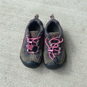 KEEN Girls (Toddler) Size 10 Pink & Grey Shoes!